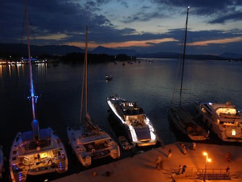 Manessi City Hotel