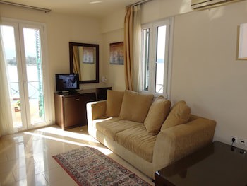 Manessi City Hotel