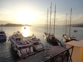 Manessi City Hotel