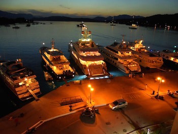 Manessi City Hotel