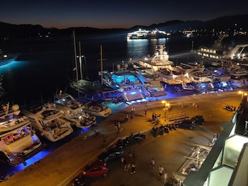 Manessi City Hotel