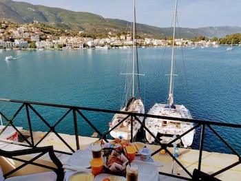 Manessi City Hotel