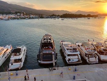 Manessi City Hotel