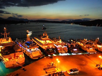 Manessi City Hotel