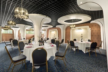 Ramada By Wyndham Oldbury Birmingham