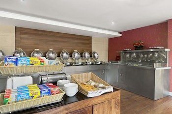 Ramada By Wyndham Oldbury Birmingham