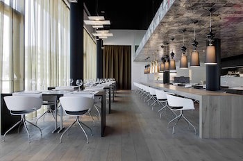 Carbon Hotel - Different Hotels