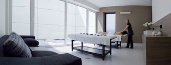 Carbon Hotel - Different Hotels