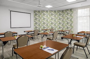 Holiday Inn Express Dubai Safa Park by IHG galeri fotoğrafı