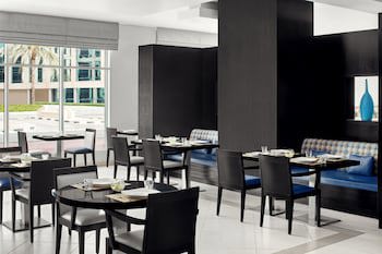 Holiday Inn Express Dubai Safa Park by IHG galeri fotoğrafı