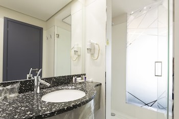 Golden Tulip Zira Belgrade
