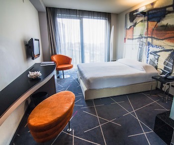 Golden Tulip Zira Belgrade