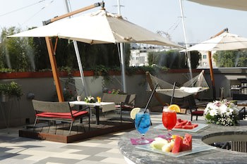 Golden Tulip Zira Belgrade