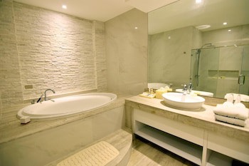 Thunderbird Resorts - Poro Point