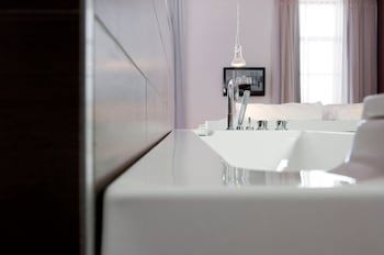 Eburon Hotel - Different Hotels