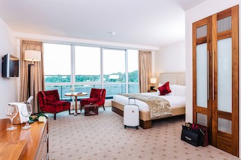 Hodson Bay Hotel