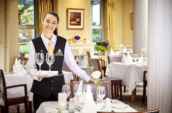 Hodson Bay Hotel