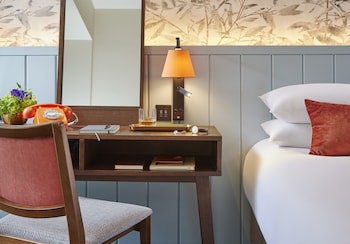 Hodson Bay Hotel