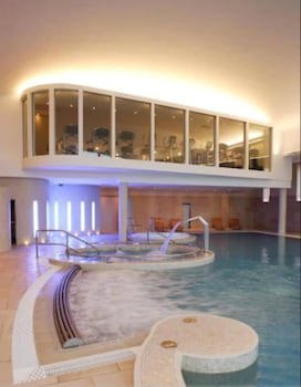 Hodson Bay Hotel