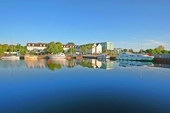 Hodson Bay Hotel