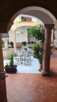 Hotel Coso Viejo