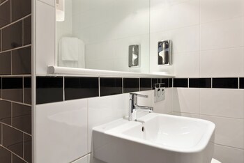Days Inn By Wyndham Corley Nec M6