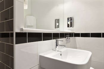 Days Inn By Wyndham Corley Nec M6