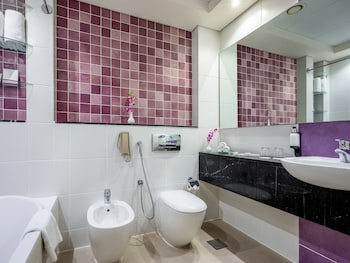 Flora Creek Deluxe Hotel Apartments Dubai
