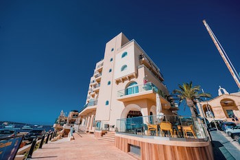 Gillieru Harbour Hotel