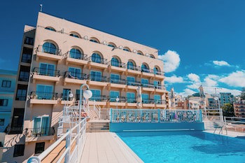Gillieru Harbour Hotel