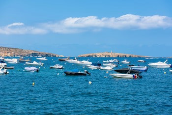 Gillieru Harbour Hotel