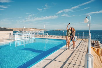Gillieru Harbour Hotel