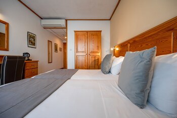 Gillieru Harbour Hotel