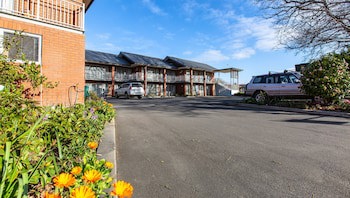 Cranford Oak Motel