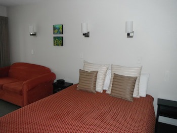 Cranford Oak Motel