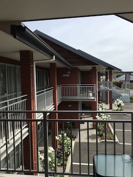 Cranford Oak Motel