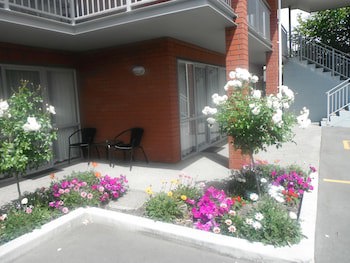 Cranford Oak Motel