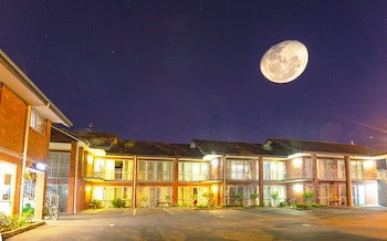 Cranford Oak Motel