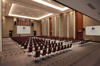 Doubletree By Hilton Putrajaya Lakeside