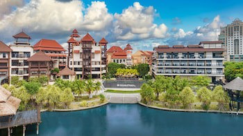 Doubletree By Hilton Putrajaya Lakeside