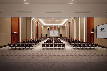 Doubletree By Hilton Putrajaya Lakeside