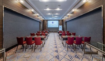 Doubletree By Hilton Putrajaya Lakeside