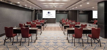 Doubletree By Hilton Putrajaya Lakeside