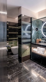 Doubletree By Hilton Putrajaya Lakeside