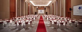 Doubletree By Hilton Putrajaya Lakeside