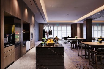 Doubletree By Hilton Putrajaya Lakeside