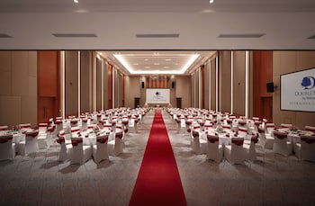 Doubletree By Hilton Putrajaya Lakeside