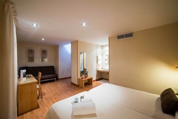 Hotel Serrano