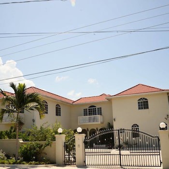Retreat Guesthouse Luxury Suites