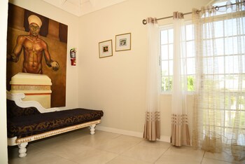 Retreat Guesthouse Luxury Suites